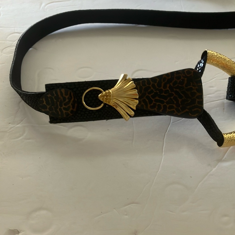 FINAL MARKDOWN Delicate looking ladies belt
